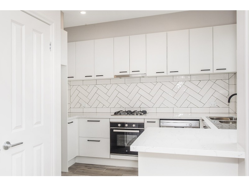 2/13 Mountain View Road, Kilsyth VIC 3137