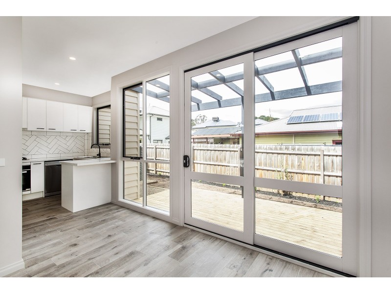 2/13 Mountain View Road, Kilsyth VIC 3137