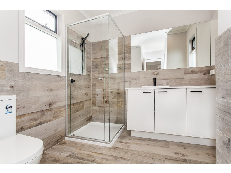 2/13 Mountain View Road, Kilsyth VIC 3137