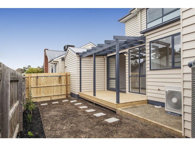 2/13 Mountain View Road, Kilsyth VIC 3137