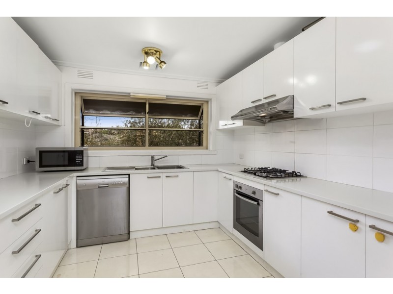 8 Lansell Drive, Doncaster VIC 3108