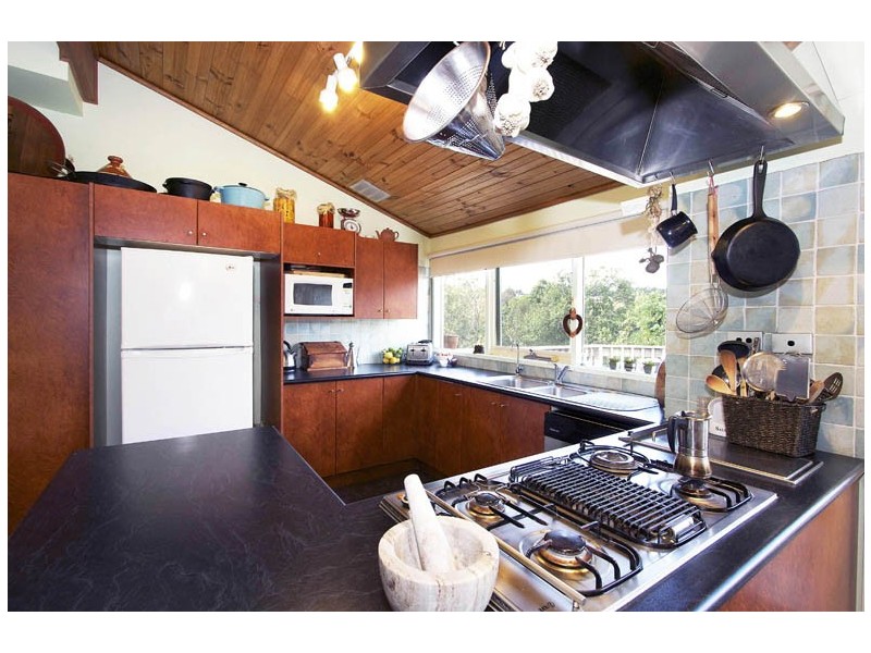 1 Laurie Road, Doncaster East VIC 3109