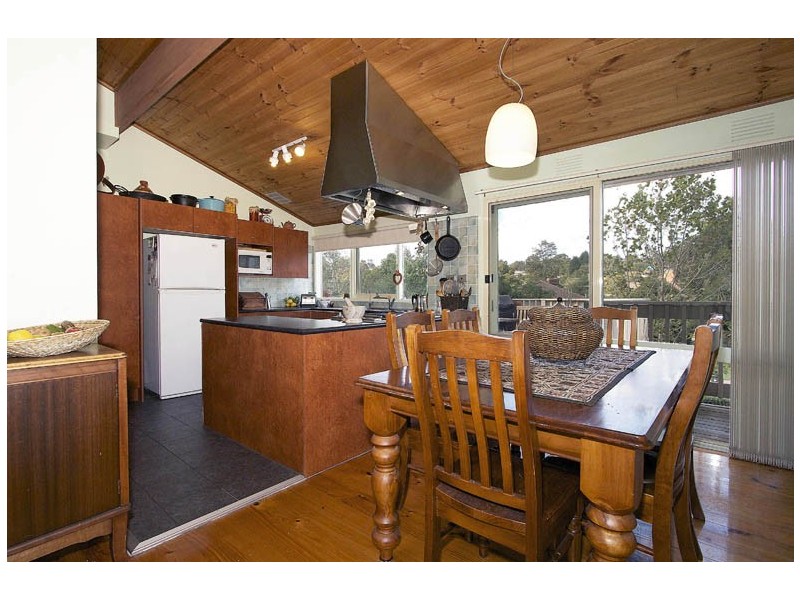 1 Laurie Road, Doncaster East VIC 3109