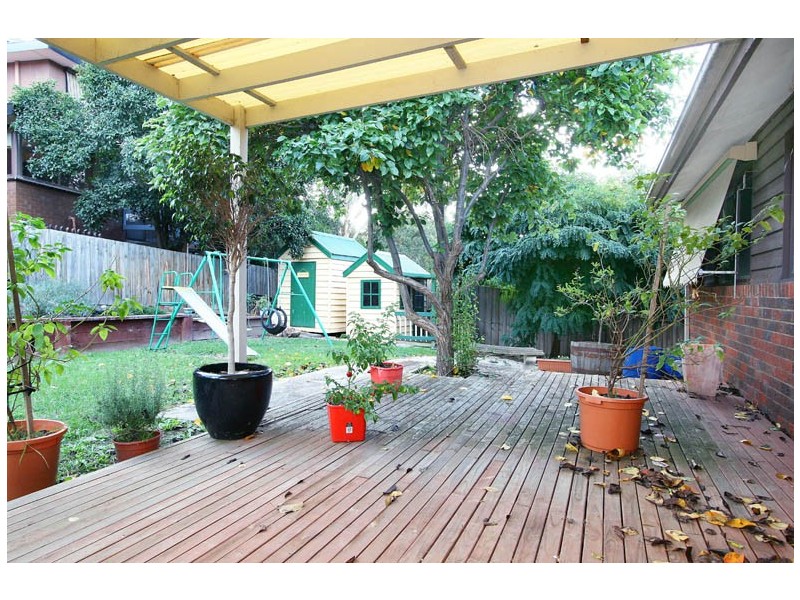 1 Laurie Road, Doncaster East VIC 3109