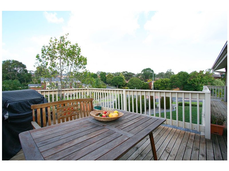 1 Laurie Road, Doncaster East VIC 3109