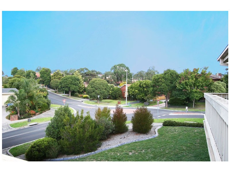 1 Laurie Road, Doncaster East VIC 3109