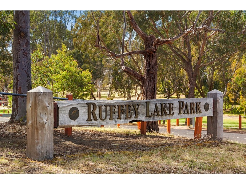 35 Hillcroft Drive, Templestowe VIC 3106