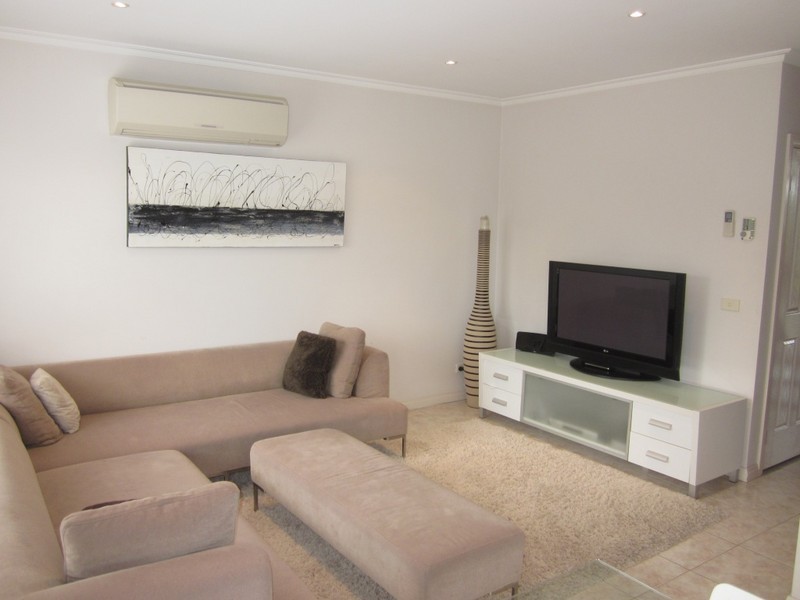 3/4 Cherry Blossom Court, Doncaster East VIC 3109