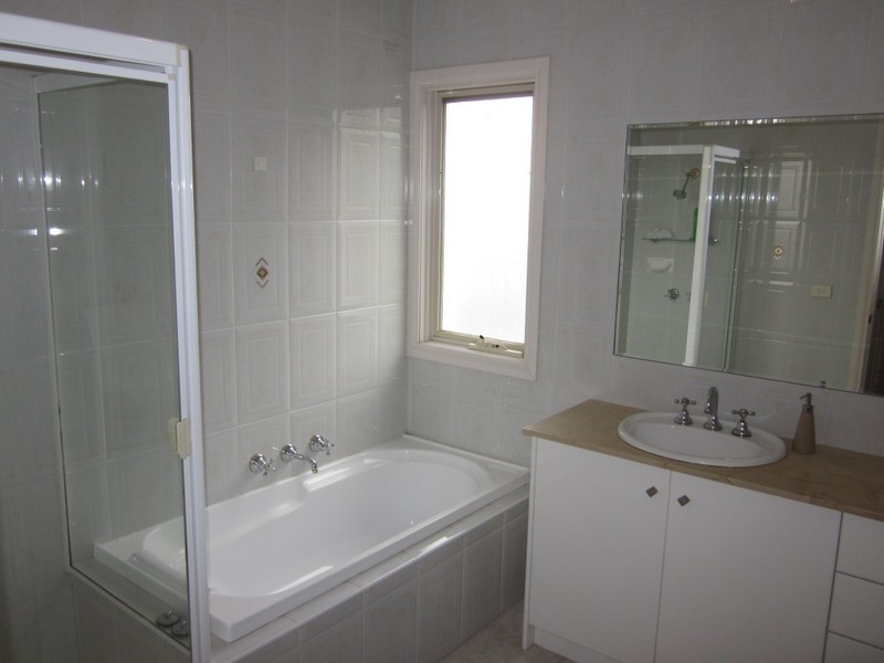 3/4 Cherry Blossom Court, Doncaster East VIC 3109