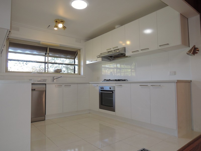 8 Lansell Drive, Doncaster VIC 3108