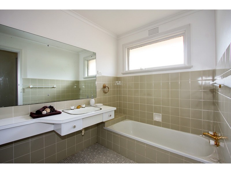 6 Peter Street, Doncaster East VIC 3109