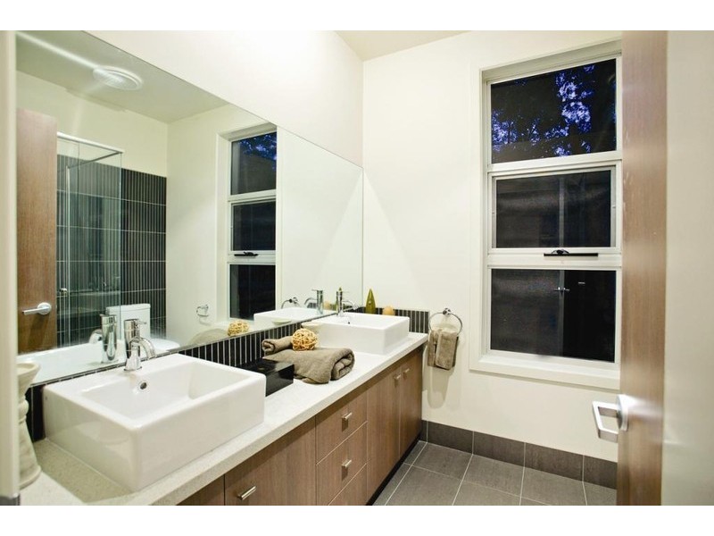 1-8/18 Churchill St, Doncaster East VIC 3109