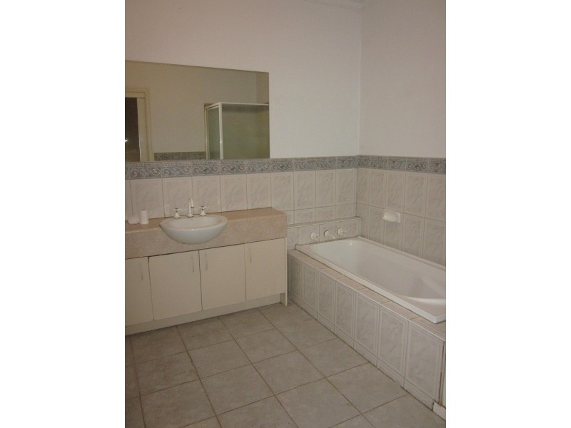 1/25 Wooddale Grove, Donvale VIC 3111