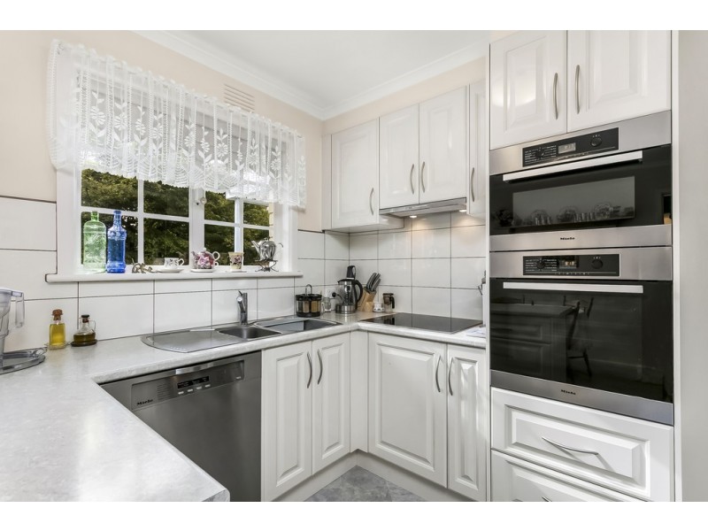 2 Arawata Drive, Doncaster East VIC 3109