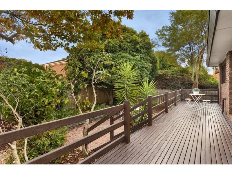 4 Tandara Ave, Doncaster VIC 3108