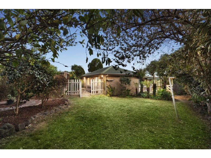8 Bimbadeen Court, Bayswater VIC 3153