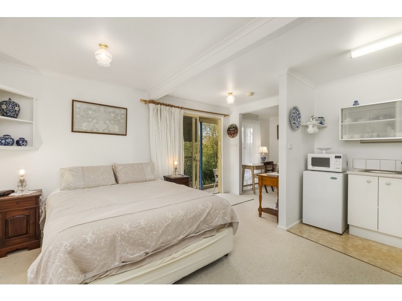 18 Maxia Road, Doncaster East VIC 3109