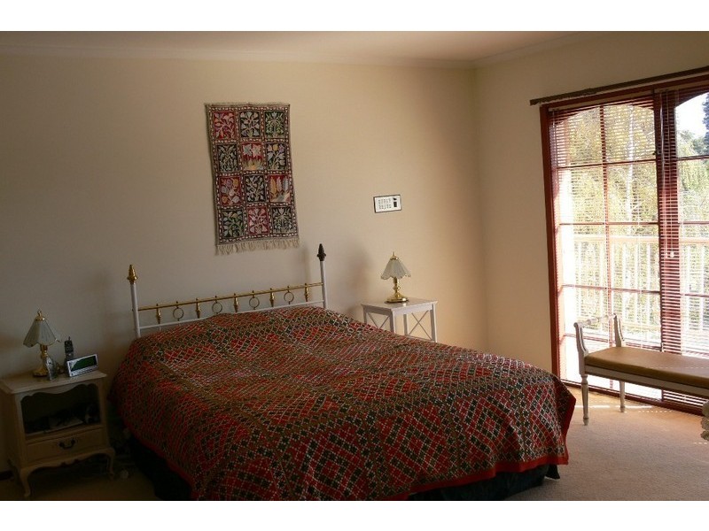 23 Shakespeare Drive, Templestowe VIC 3106