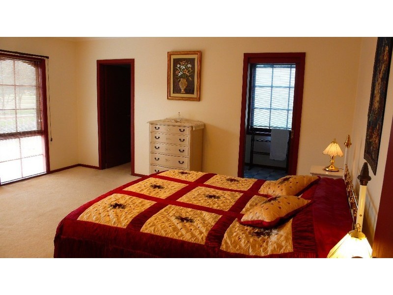 23 Shakespeare Drive, Templestowe VIC 3106