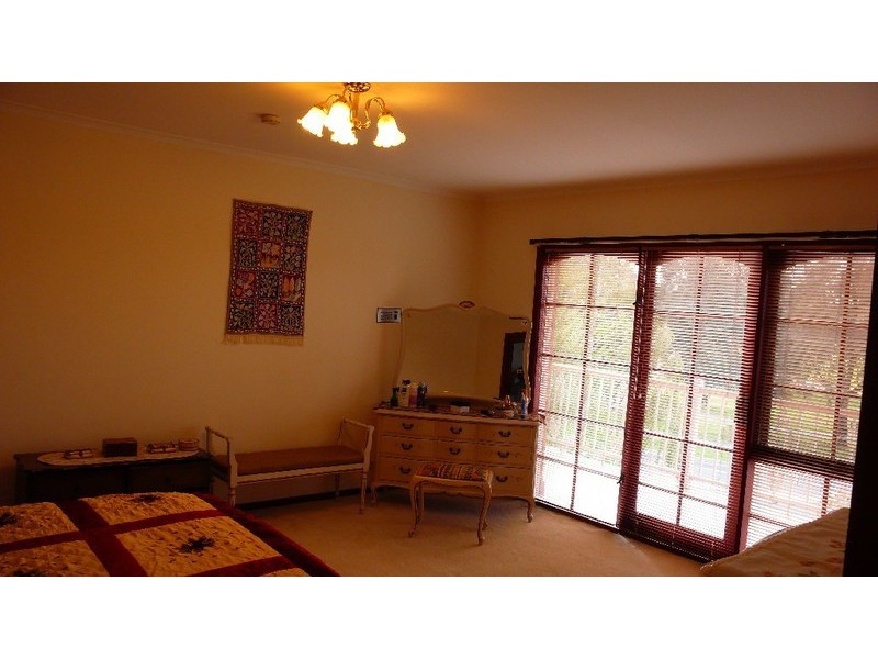 23 Shakespeare Drive, Templestowe VIC 3106