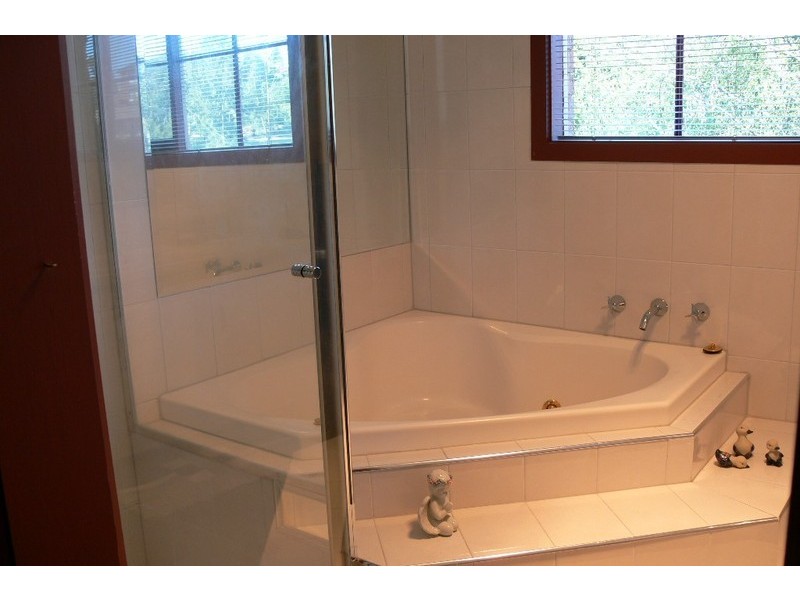 23 Shakespeare Drive, Templestowe VIC 3106