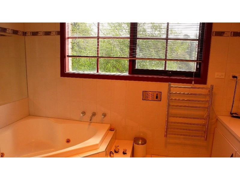 23 Shakespeare Drive, Templestowe VIC 3106