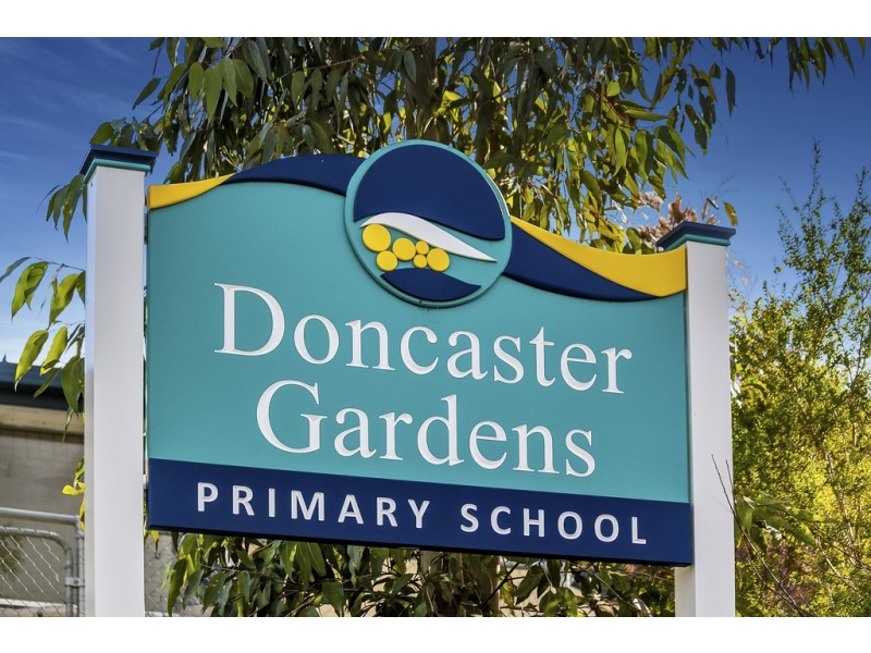 42 Roderick  St, Doncaster East VIC 3109