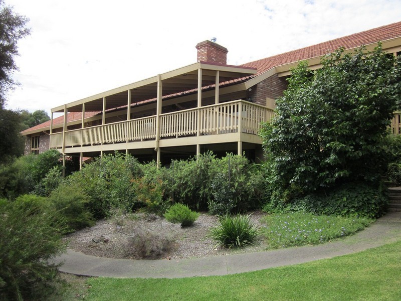 8 Chivers Road, Templestowe VIC 3106
