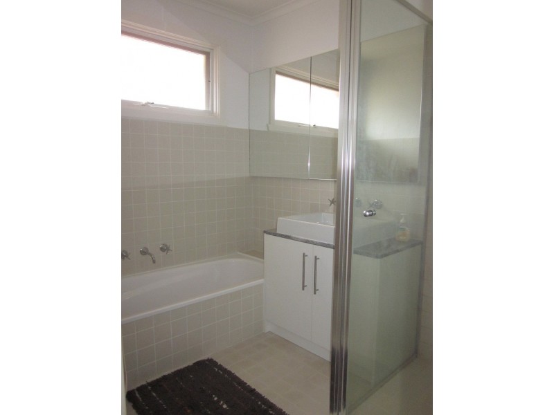 1/1A Beverley Street, Doncaster East VIC 3109