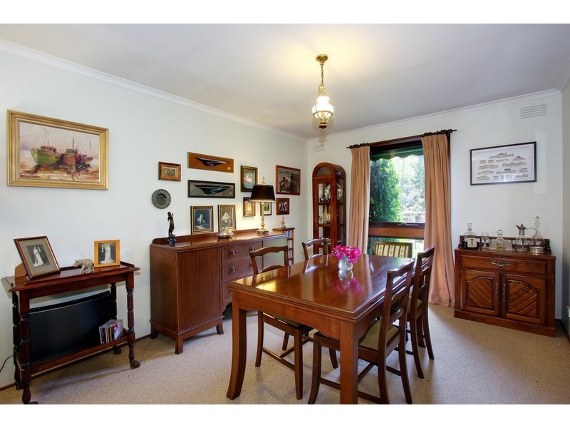 16 Devlaw Drive, Doncaster East VIC 3109