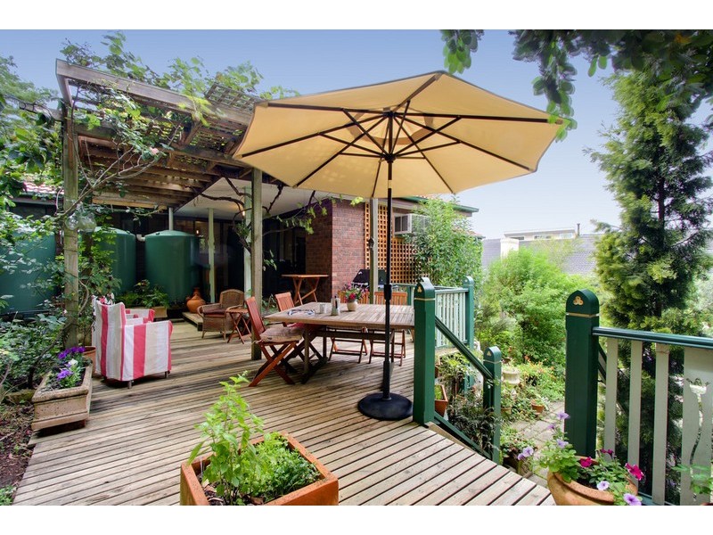 16 Devlaw Drive, Doncaster East VIC 3109