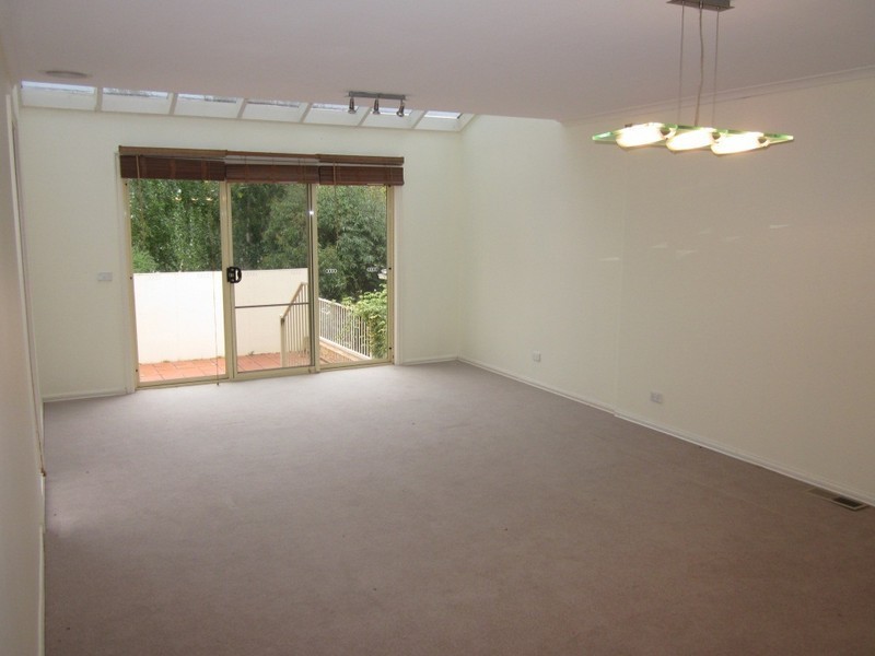 4/32 Larkspur Avenue, Doncaster VIC 3108