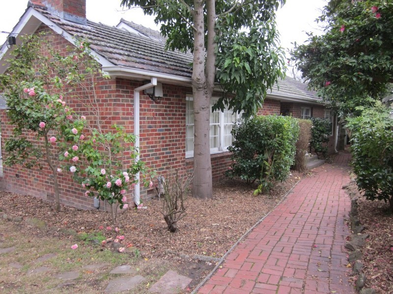 24 Hedge End Road, Mitcham VIC 3132
