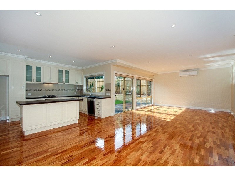 2/9 Renshaw Street, Doncaster East VIC 3109