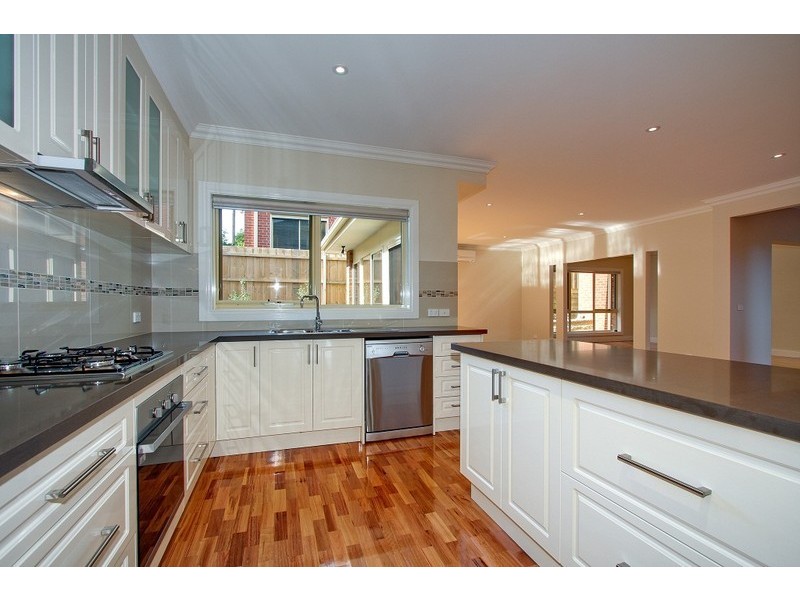 2/9 Renshaw Street, Doncaster East VIC 3109