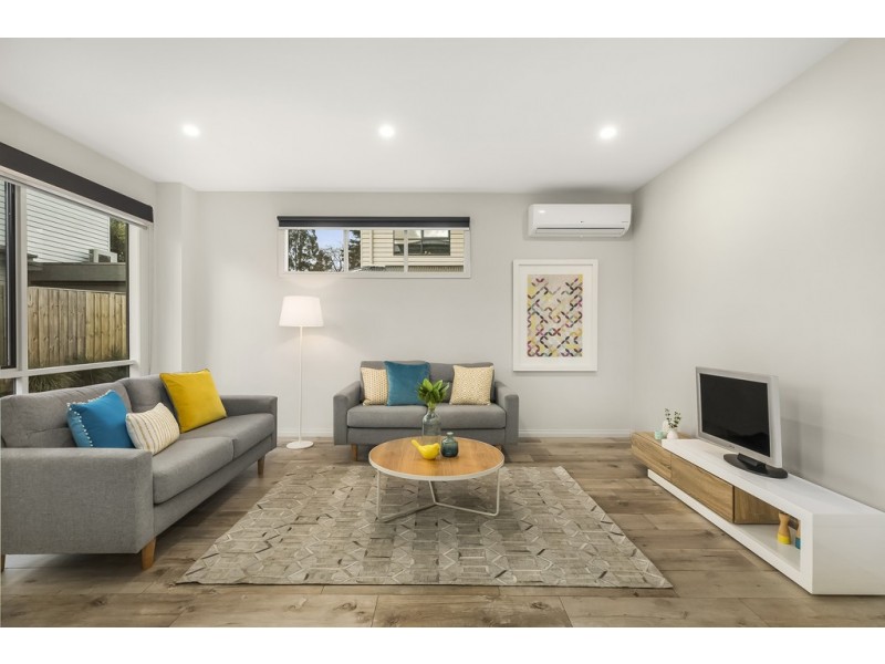 2/13 Mountain View Road, Kilsyth VIC 3137
