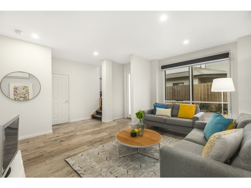 2/13 Mountain View Road, Kilsyth VIC 3137