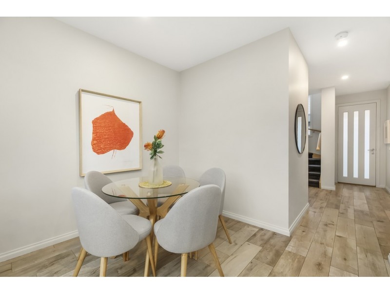 2/13 Mountain View Road, Kilsyth VIC 3137