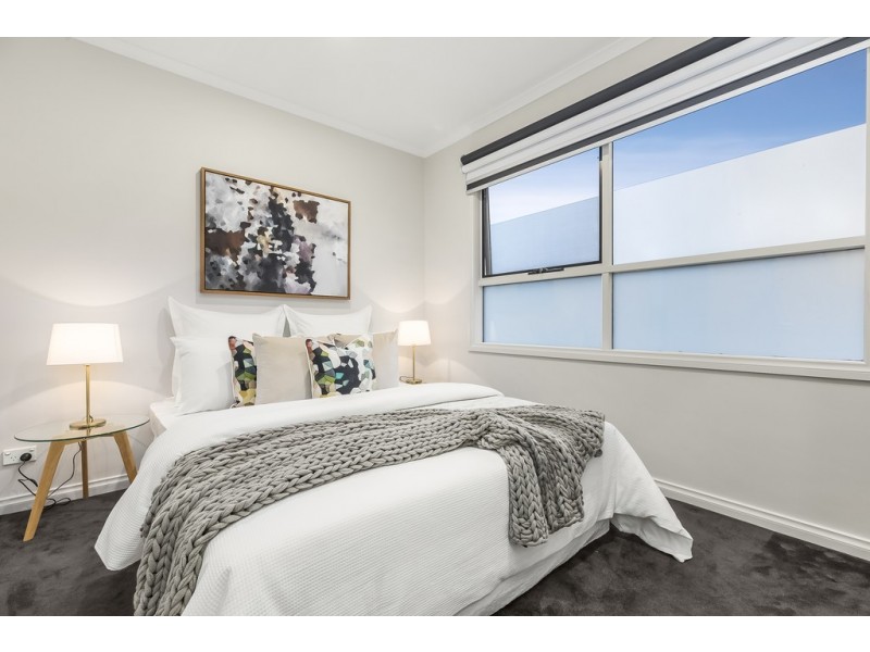 2/13 Mountain View Road, Kilsyth VIC 3137