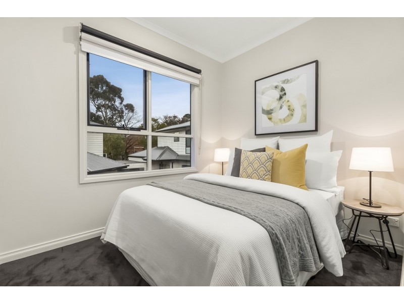 2/13 Mountain View Road, Kilsyth VIC 3137