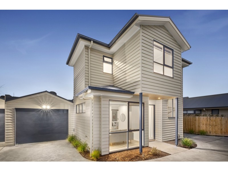 2/13 Mountain View Road, Kilsyth VIC 3137