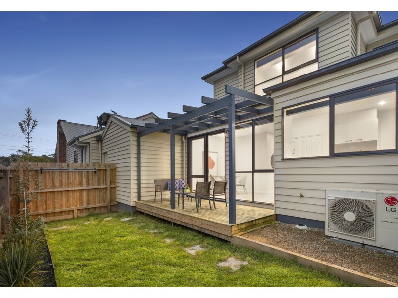 2/13 Mountain View Road, Kilsyth VIC 3137