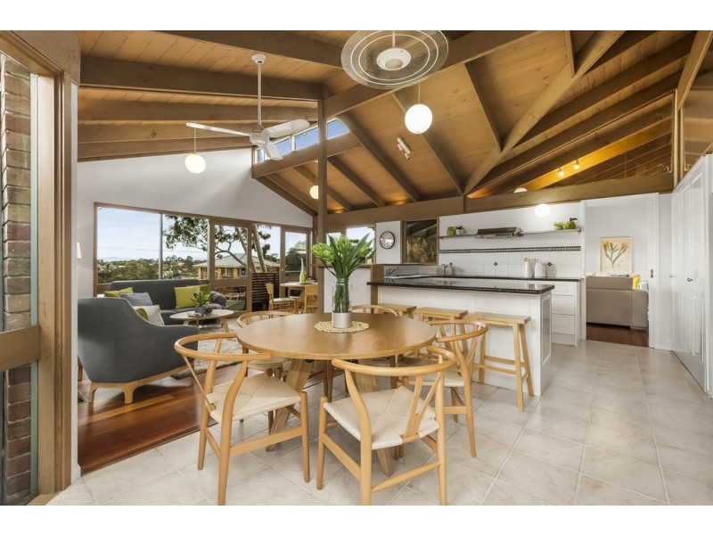 18 Sinclair Avenue, Templestowe Lower VIC 3107