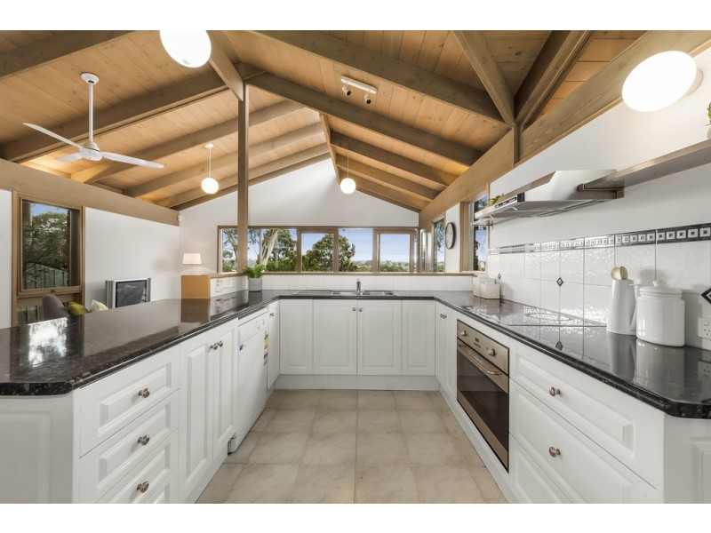 18 Sinclair Avenue, Templestowe Lower VIC 3107