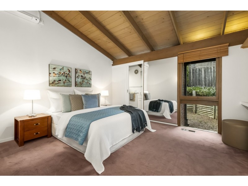 18 Sinclair Avenue, Templestowe Lower VIC 3107