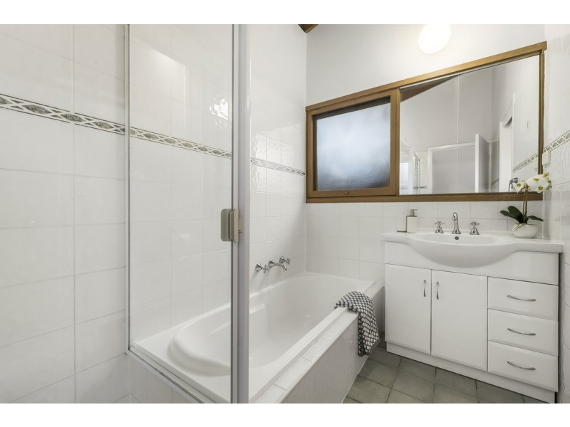 18 Sinclair Avenue, Templestowe Lower VIC 3107