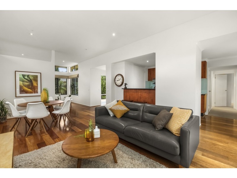 2/15 Boronia Grove, Doncaster East VIC 3109