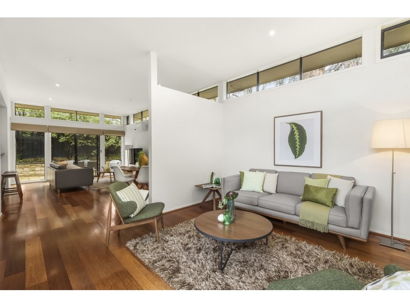 2/15 Boronia Grove, Doncaster East VIC 3109