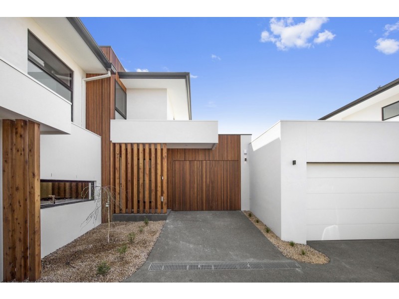 2/17 Banool Quadrant, Doncaster East VIC 3109