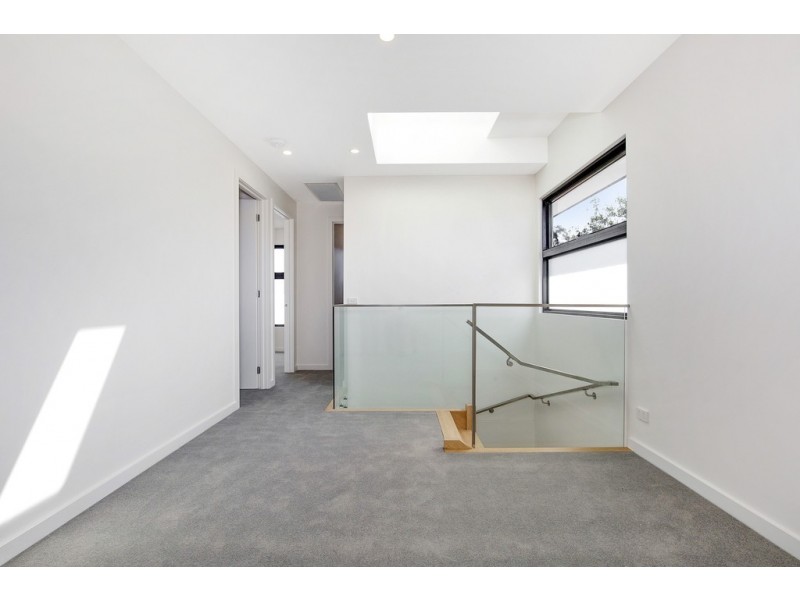 2/17 Banool Quadrant, Doncaster East VIC 3109